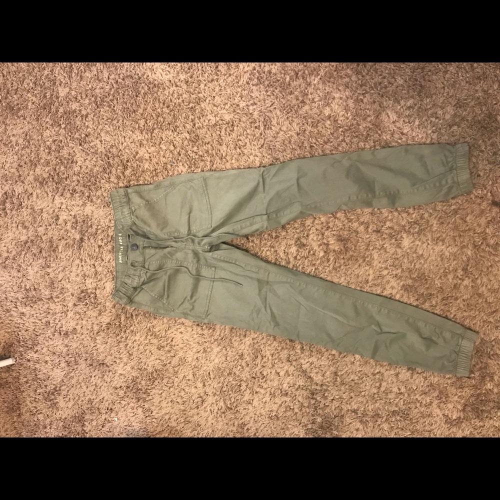Army green American eagle jogger pants